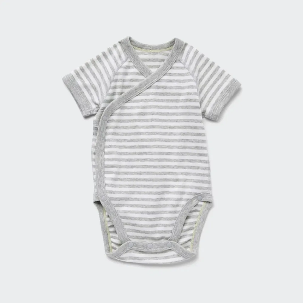 Strampler & Bodys*UNIQLO Kurzarm Body (Vordere Offnung)