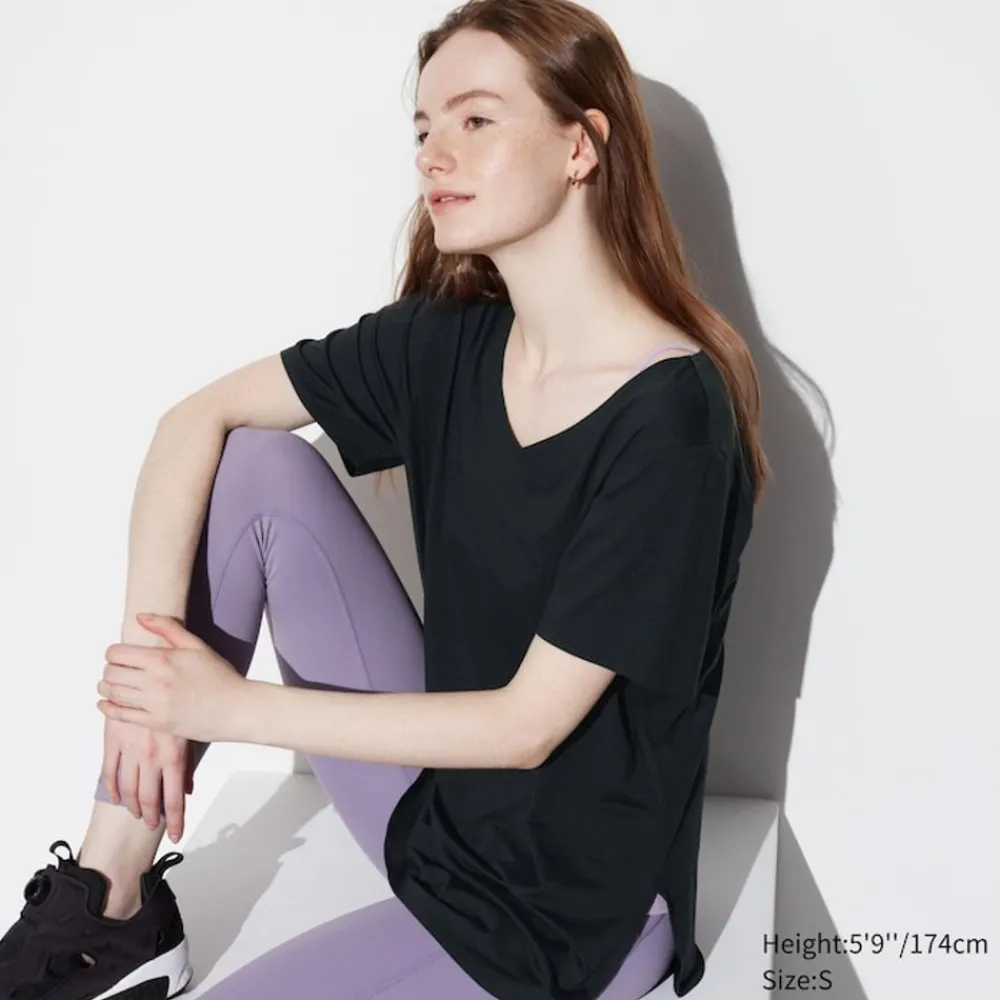 T-Shirts & Oberteile*UNIQLO Langes Nahtloses Airism T-Shirt Mit V-Ausschnitt
