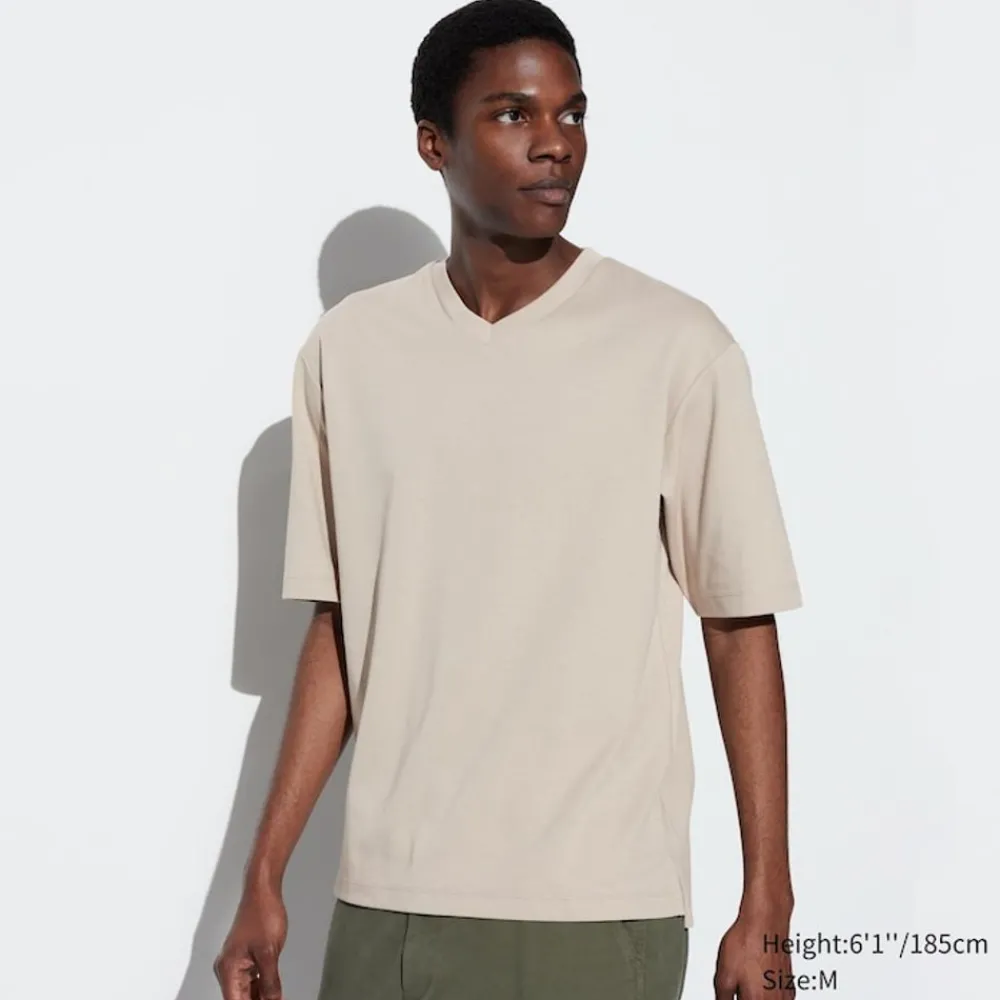 T-Shirts & Oberteile*UNIQLO Oversized Airism Baumwolle Halbarm T-Shirt Mit V-Ausschnitt