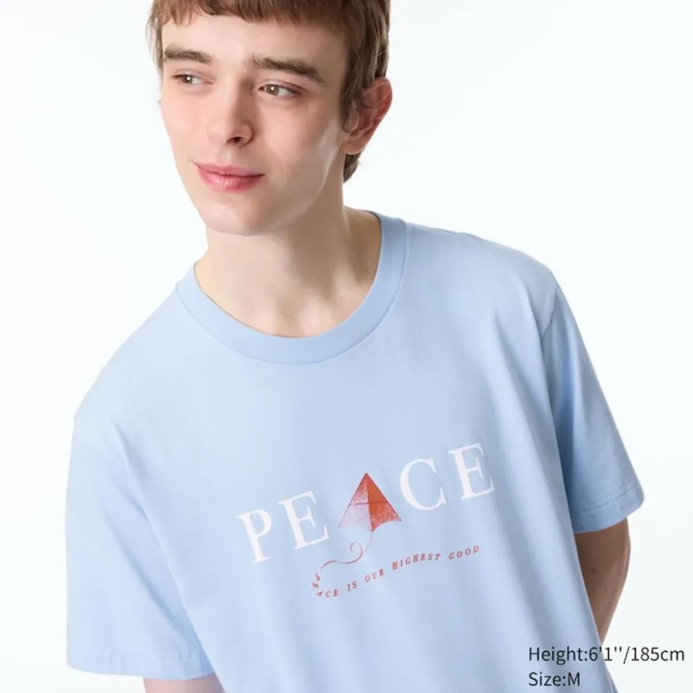 T-Shirts & Oberteile*UNIQLO Peace For All Bedrucktes T-Shirt (Khaled Hosseini) Hellblau