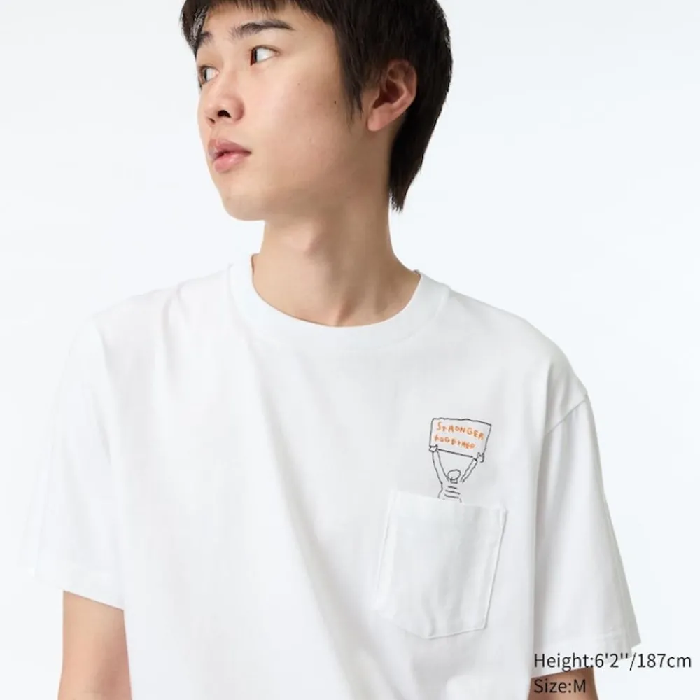 T-Shirts & Oberteile*UNIQLO Peace For All Bedrucktes T-Shirt (Jason Polan) Weis