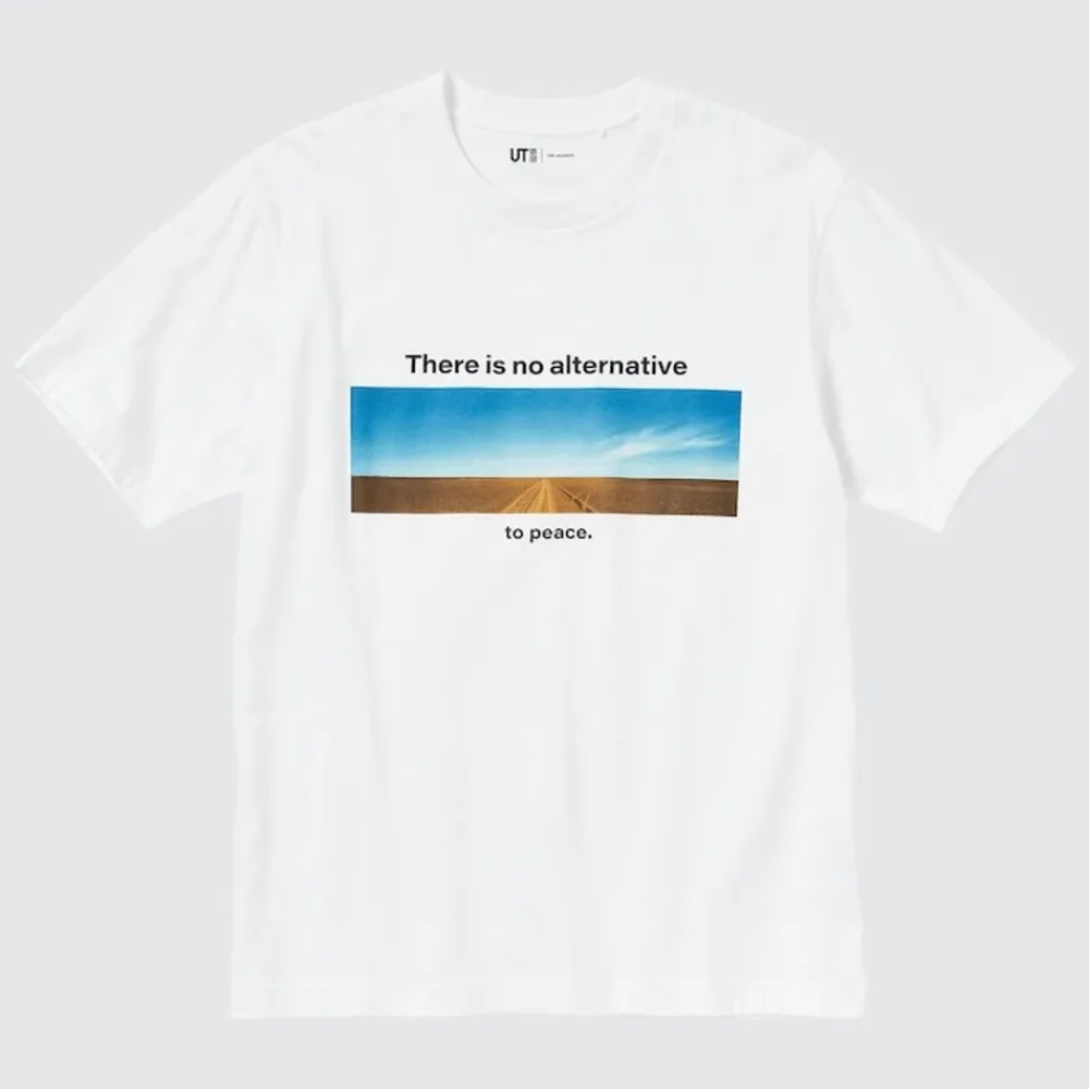 T-Shirts & Oberteile*UNIQLO Peace For All Bedrucktes T-Shirt (Wim Wenders) Weis