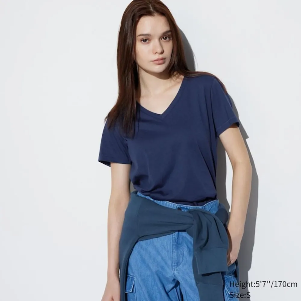 T-Shirts & Oberteile*UNIQLO 100 % Supima Baumwolle T-Shirt Mit V-Ausschnitt